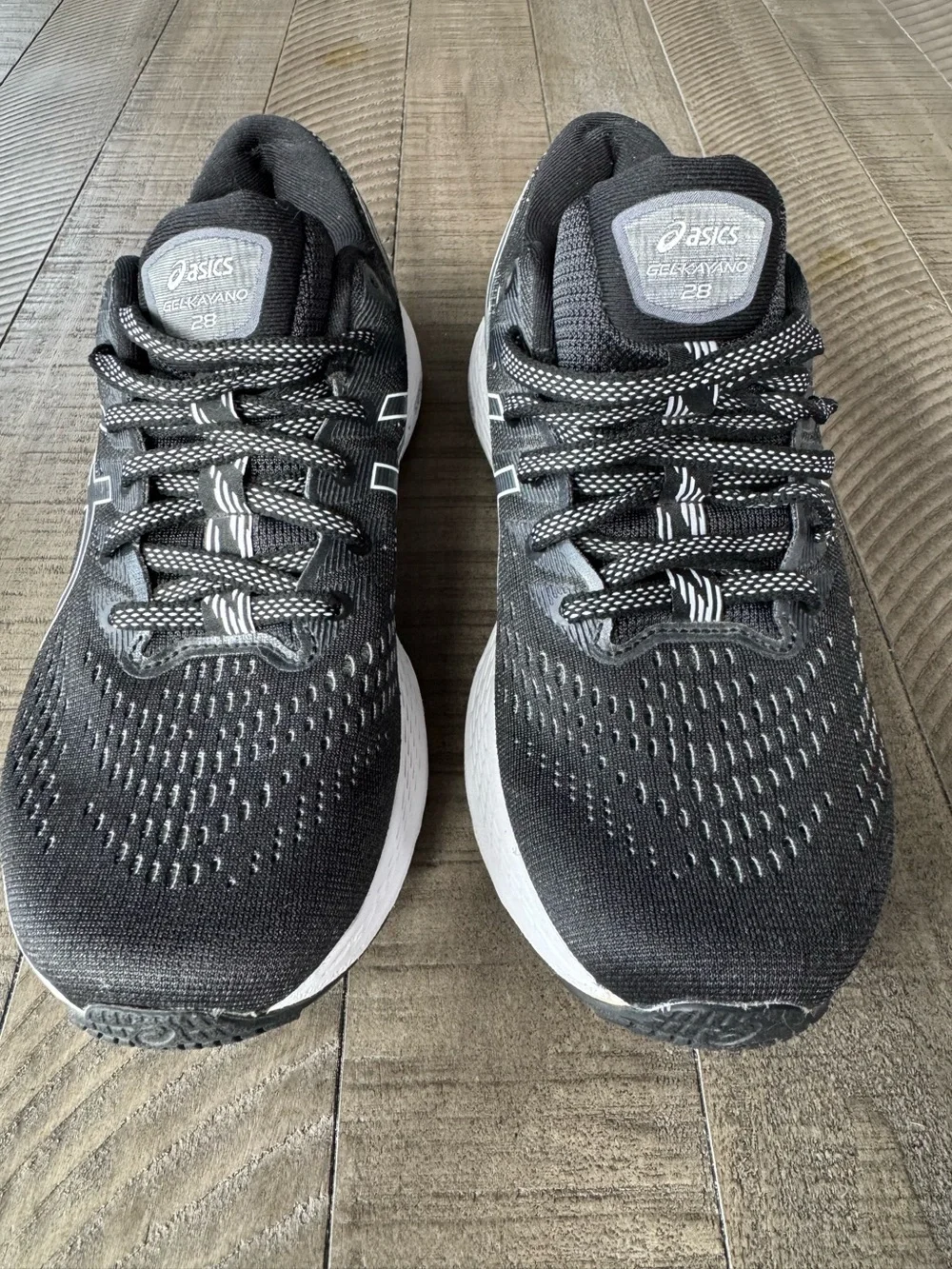 ASICS Gel-Kayano 28 Black/White Running Sneakers Women's Size 8.5